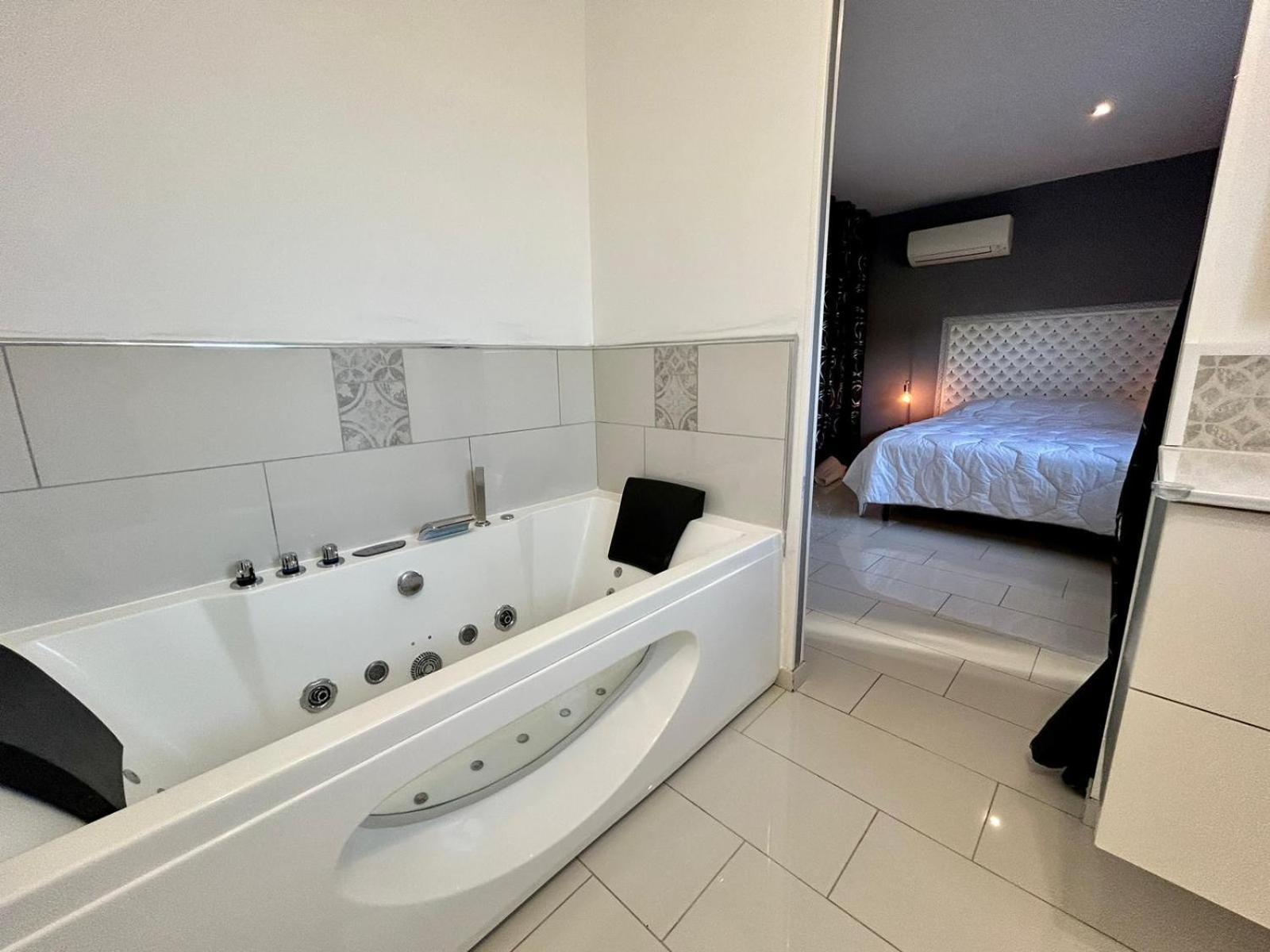 Maison Moderne Au Calme Avec Billard, Jacuzzi, Bain A Remous, Piscine, Babyfoot Labastide-du-Temple Luaran gambar