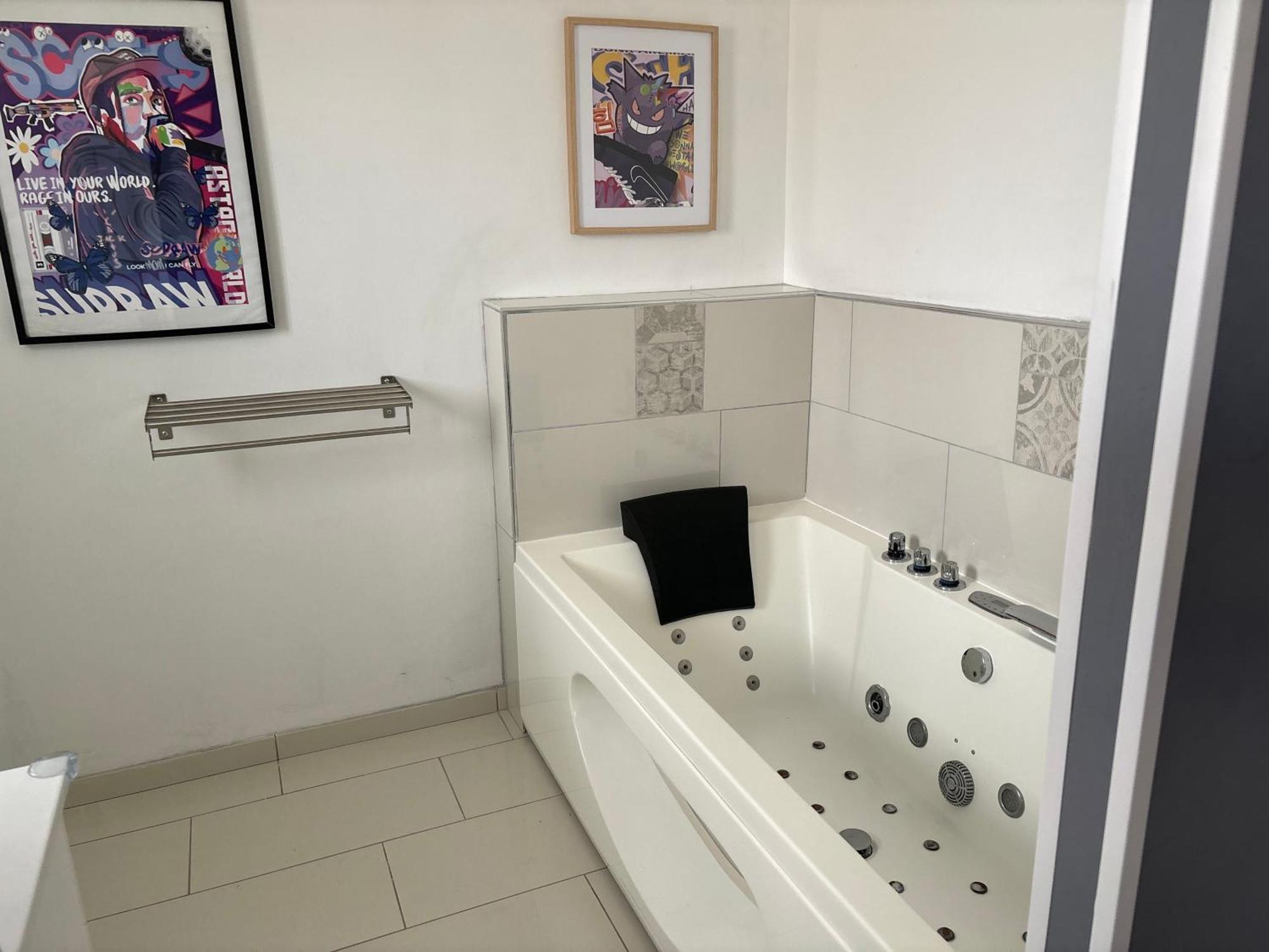 Maison Moderne Au Calme Avec Billard, Jacuzzi, Bain A Remous, Piscine, Babyfoot Labastide-du-Temple Luaran gambar
